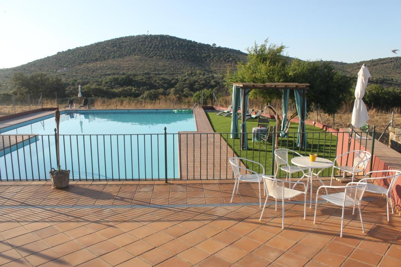 Cortijo Huerta Galindo Guest House Alanís Екстериор снимка