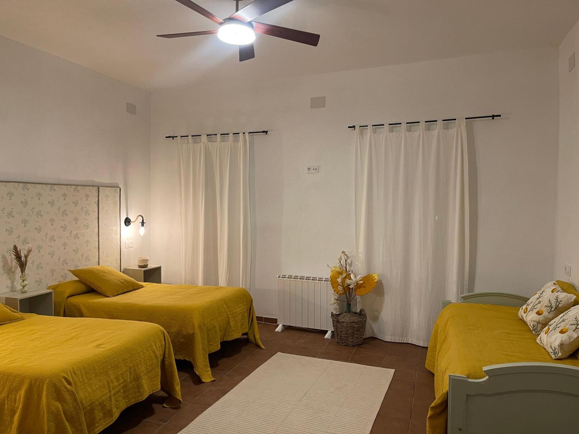 Cortijo Huerta Galindo Guest House Alanís Екстериор снимка