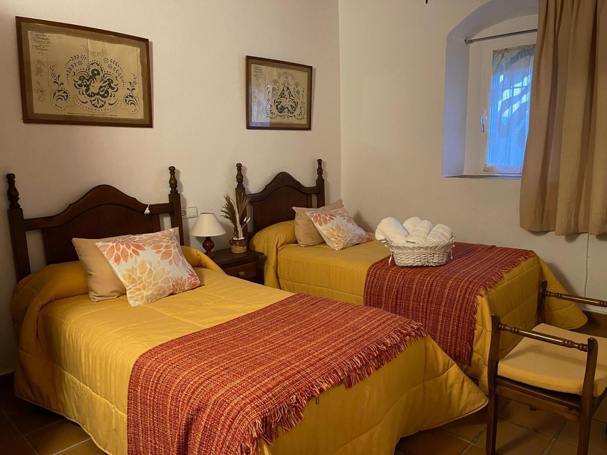 Cortijo Huerta Galindo Guest House Alanís Екстериор снимка