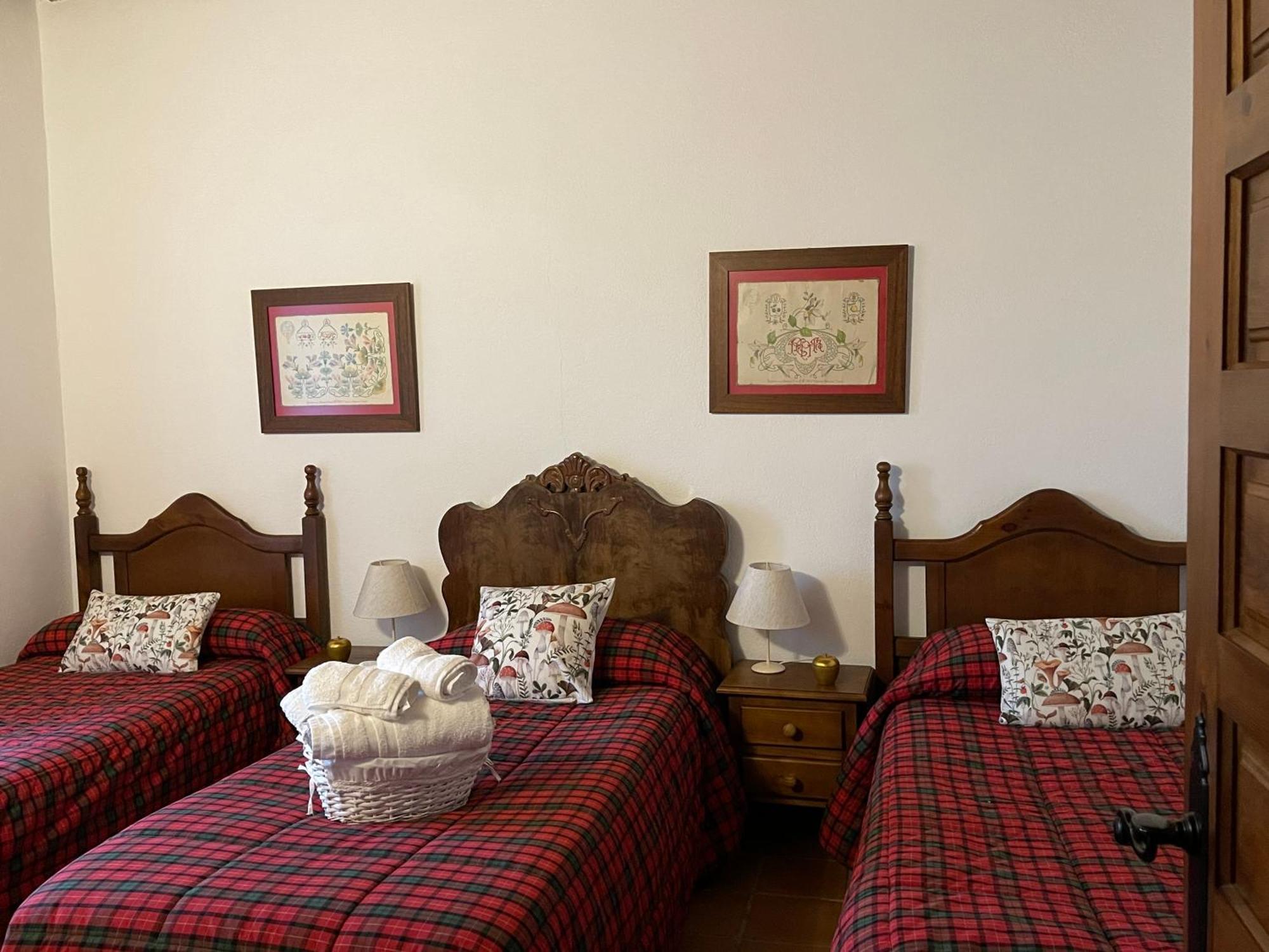 Cortijo Huerta Galindo Guest House Alanís Екстериор снимка