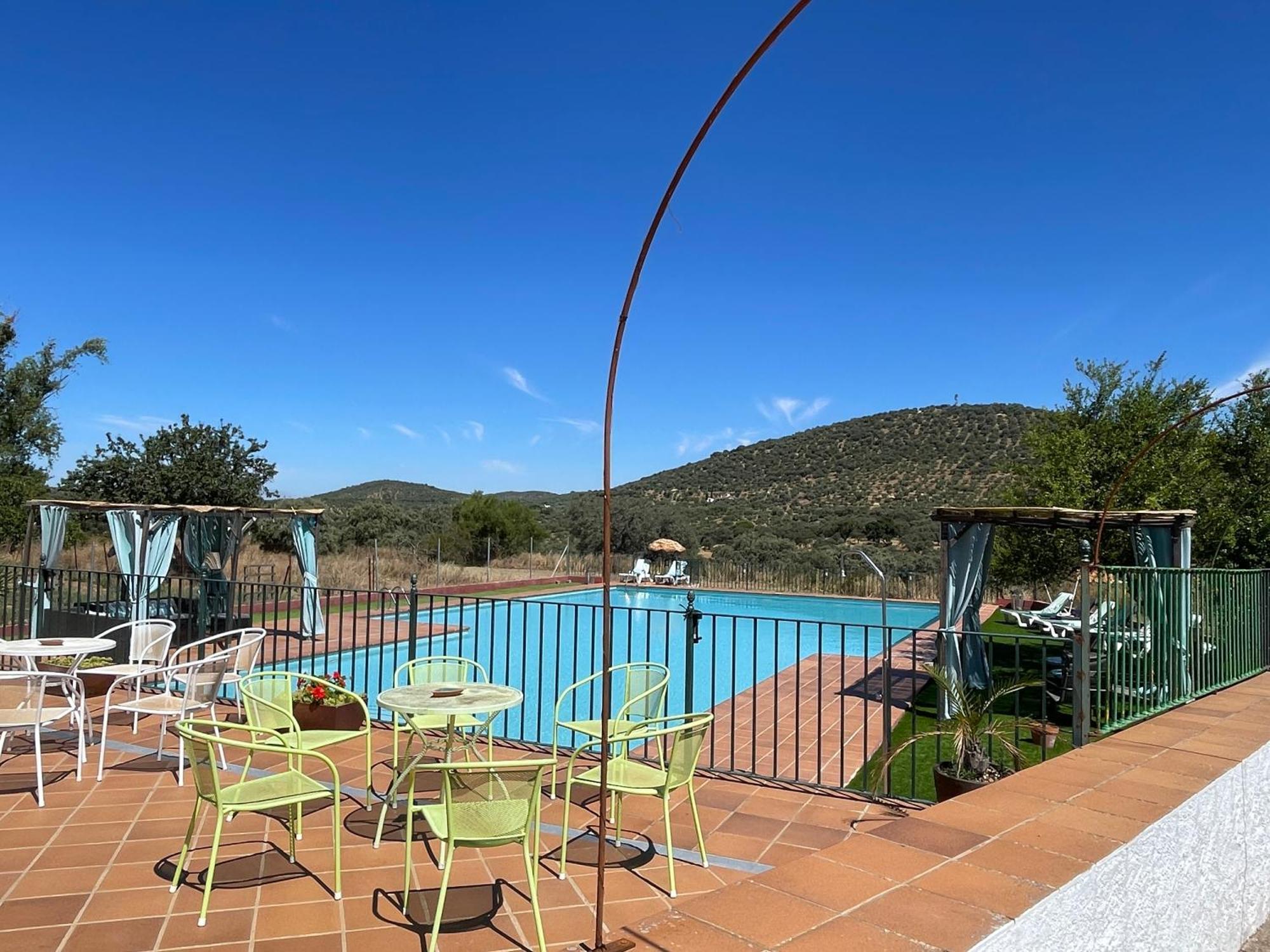 Cortijo Huerta Galindo Guest House Alanís Екстериор снимка